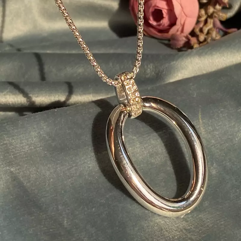 گردنبند و رو لباسی  اکسسوری دخترانه برای کادو تولد