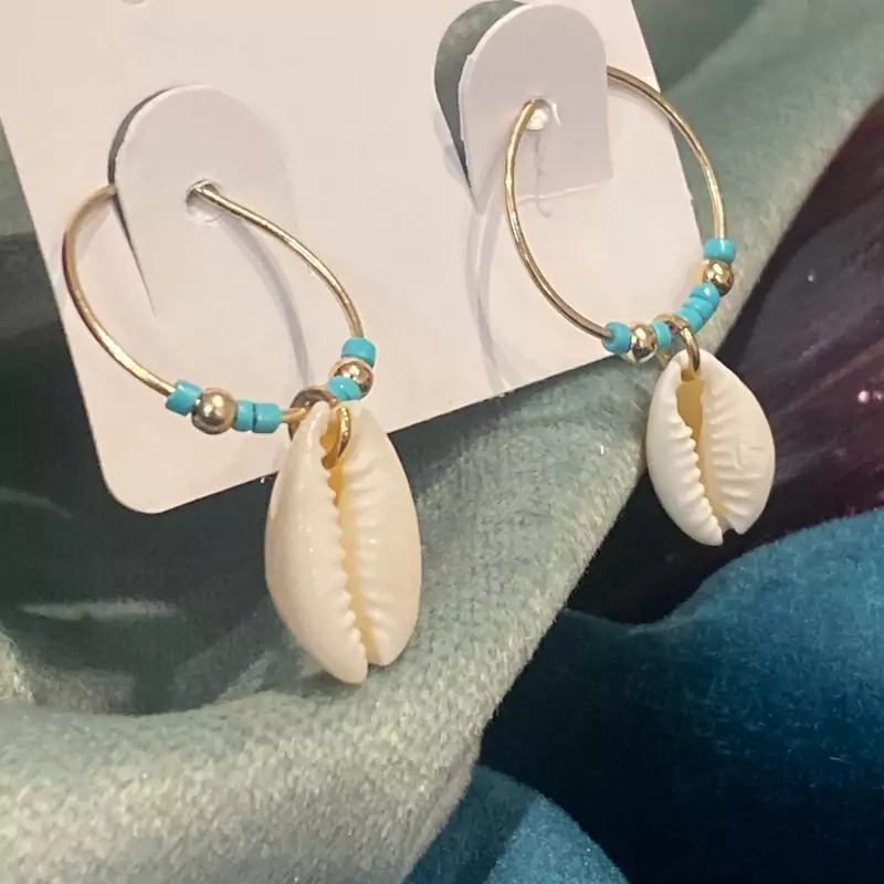 گوشواره حلقه ای صدف دار اکسسوری دخترانه شیک برای کادو تولد